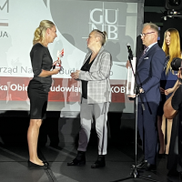 Główny Inspektor Nadzoru Budowlanego, Dorota Cabańska, odbiera nagrodę Skrzydła IT w Administracji 