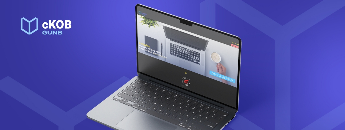 Na grafice na niebieskim tle - otwarty laptop z ekranem pokazującym stronę c-KOB. W lewym górnym rogu logo cKOB GUNB.